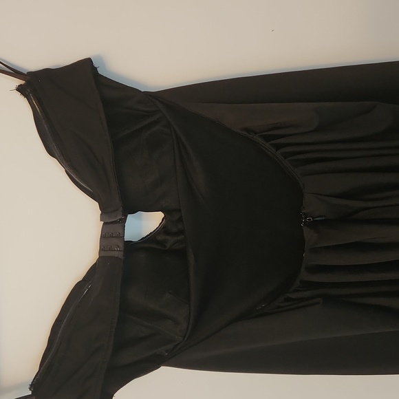 Black mini dress - Picture 2 of 6